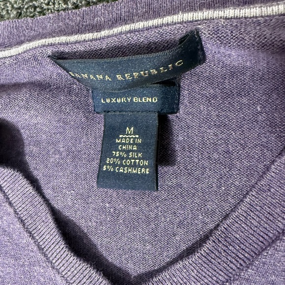 Banana Republic Plum V-Neck Men's Silk-Cashmere Sweater - Picture 2 of 5